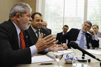 Imagem da notícia: FESSERGS ASSINA COM PRESIDENTE LULA DOCUMENTO NA OIT EM GENEBRA